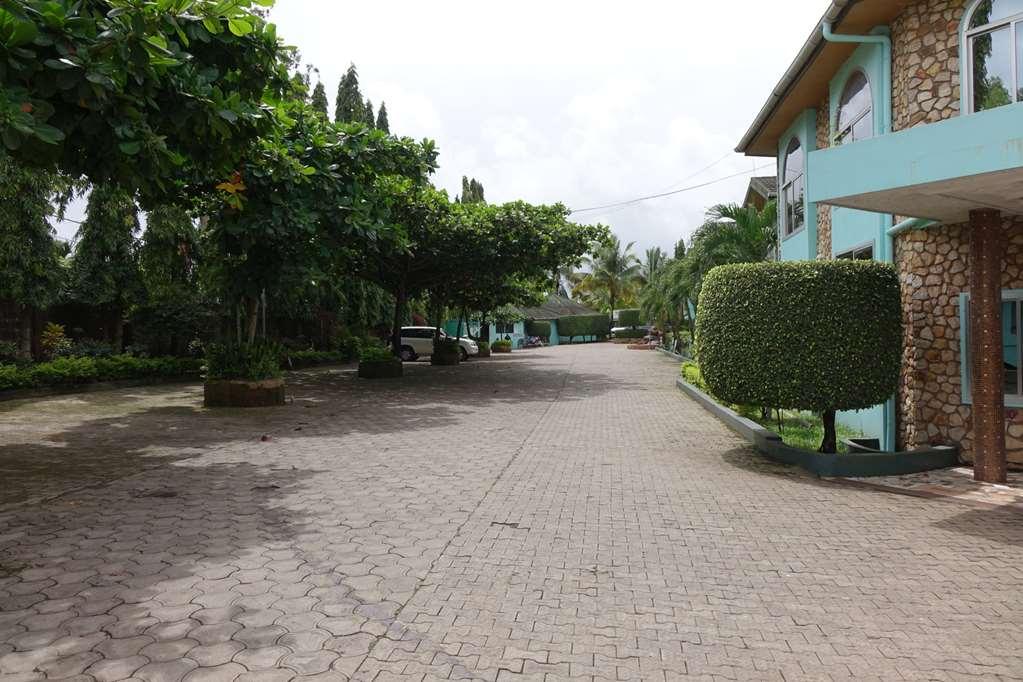 Wusum Hotel Makeni Exterior photo