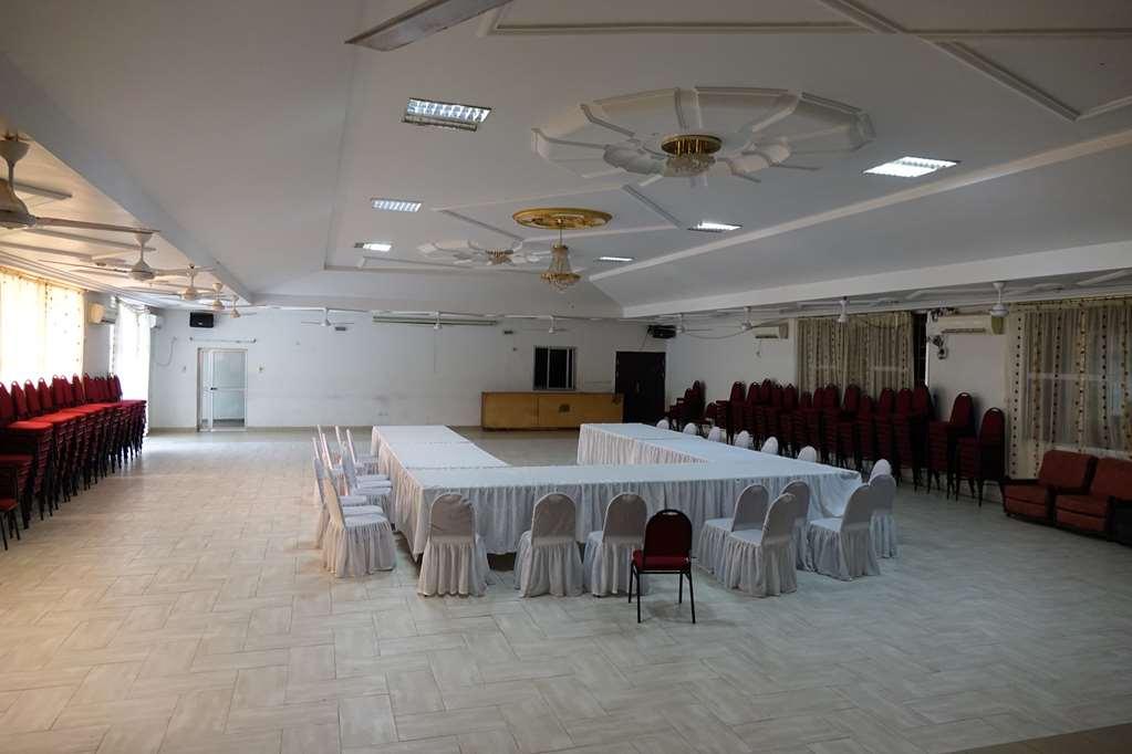 Wusum Hotel Makeni Restaurant photo